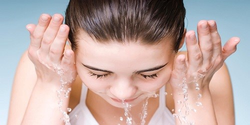 10 Easy Ways to Remove Makeup Naturally