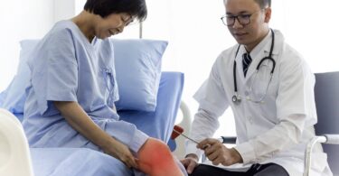 Do Orthopedic Doctors Do Surgery?